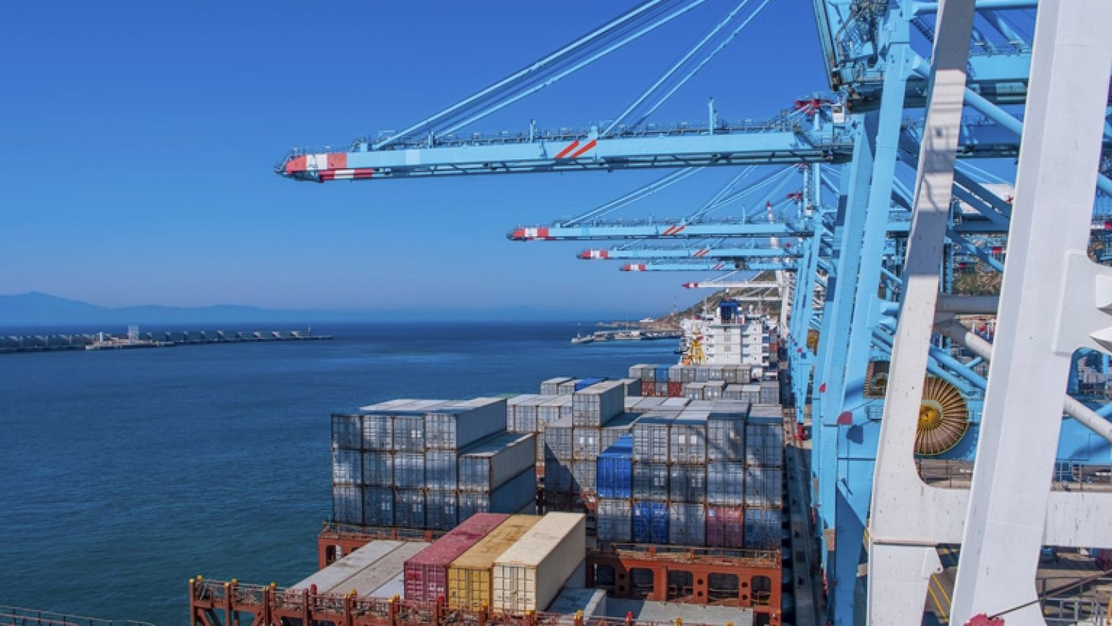 El déficit comercial se dispara un 71,3% en los nueve primeros meses de 2014 hasta 18.854,8 millones | Ver