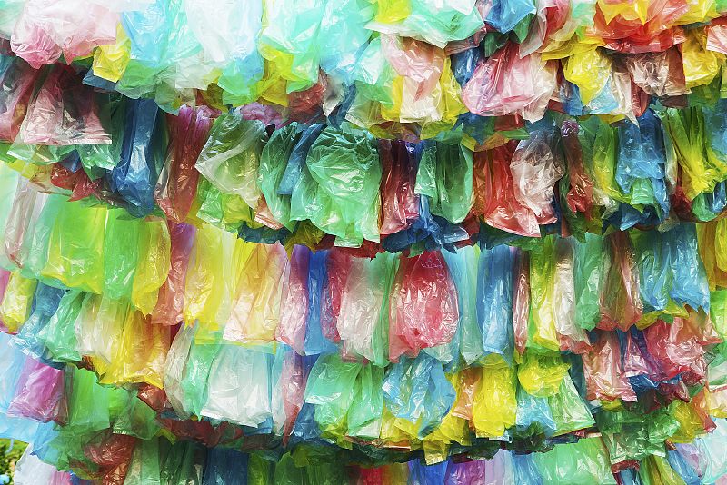 La UE llega a un principio de acuerdo para reducir un 80% el uso de bolsas de plástico en 10 años