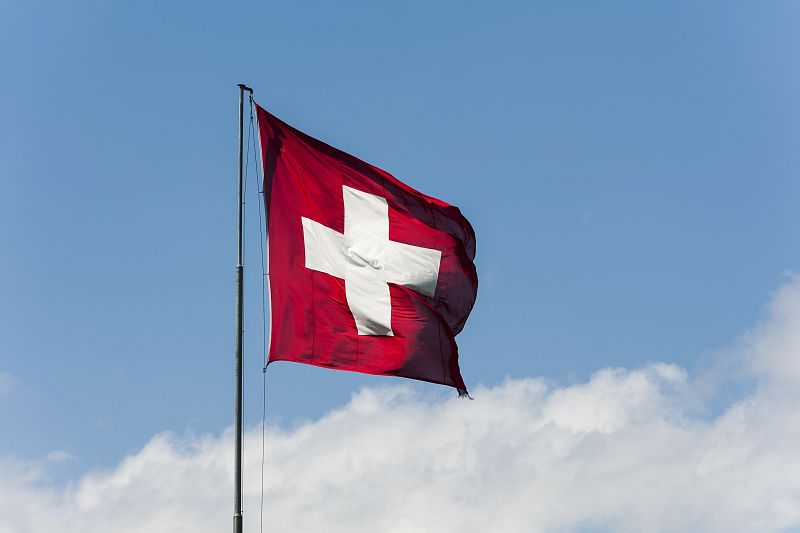 Suiza se adhiere al intercambio automático de información fiscal, pero no lo aplicará hasta 2018