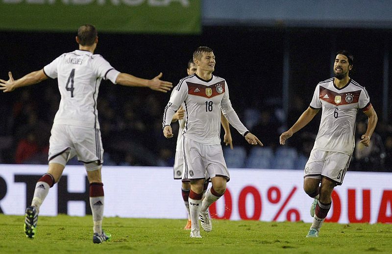 Ancelotti apuesta por el doble pivote alemán para jugar ante el Eibar