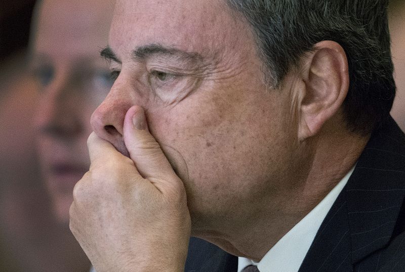 Draghi asegura que el BCE adoptará nuevas medidas de intervención si la inflación no remonta