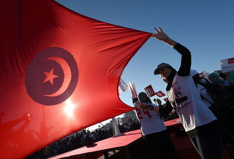 Túnez, la 'revolución' acosada que logra resistir