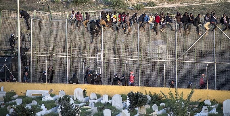 Bruselas advierte a España de que legalizar 'devoluciones en caliente' puede vulnerar la ley