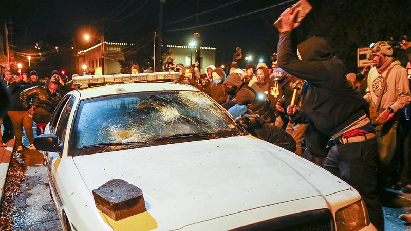 Segunda noche de disturbios en Ferguson tras la exoneración del policía que mató a Brown
