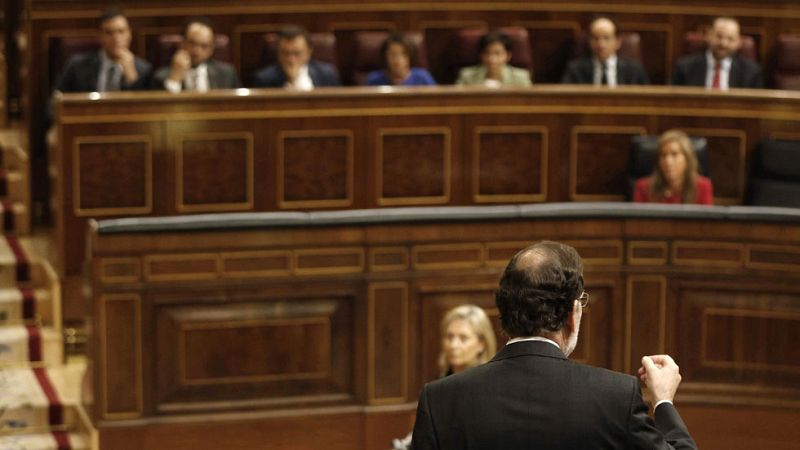Rajoy acusa a Mas de dar "un paso a ninguna parte" y dice que el PSOE "estaba mejor" antes