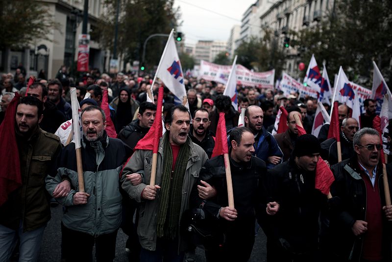 La segunda huelga general contra los despidos del sector público paraliza el transporte en Grecia