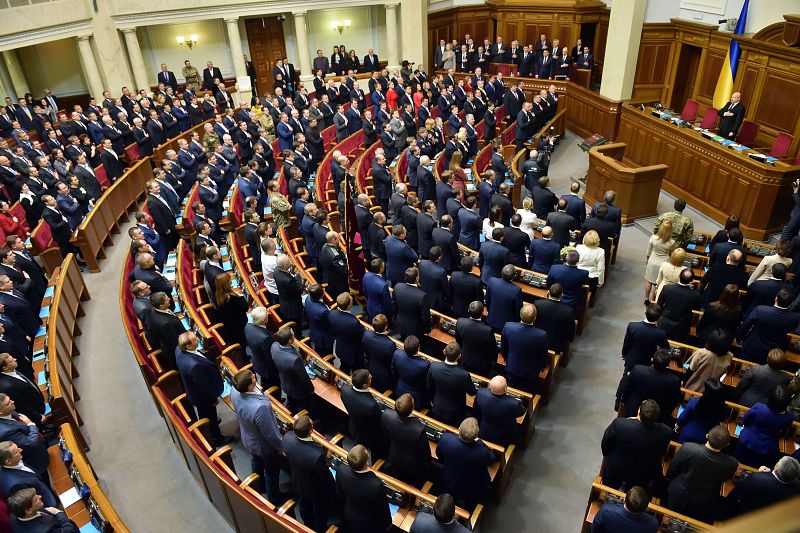 El parlamento de Ucrania confirma a Arseni Yatseniuk como primer ministro del país