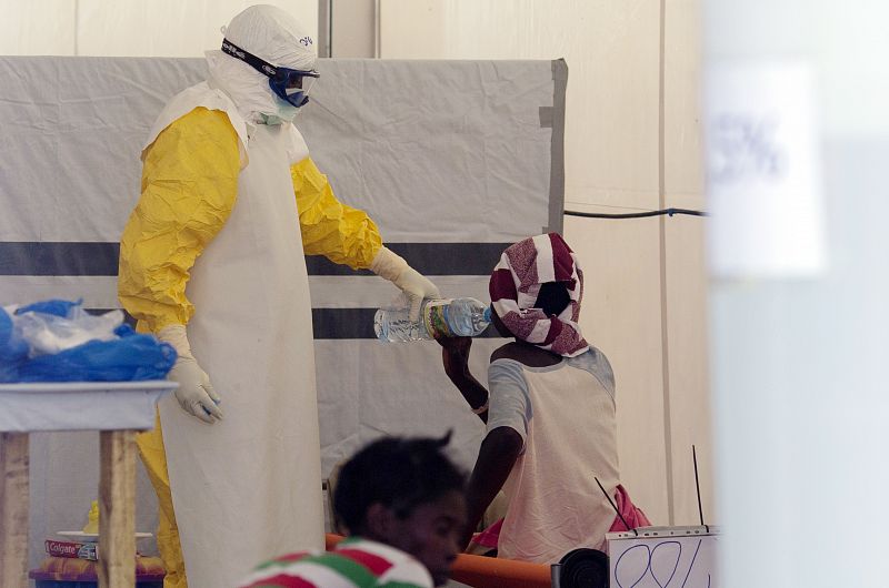 Una vacuna experimental contra el ébola supera la primera prueba en humanos en EE.UU.