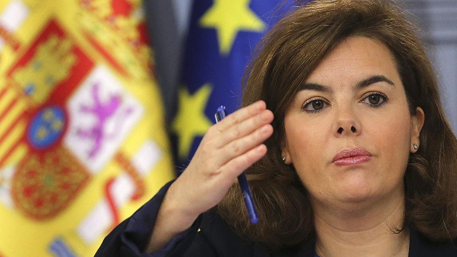 Sáenz de Santamaría dice a Mas que "tiene que asumir las consecuencias de sus actuaciones" - Informativo 24h | Ver