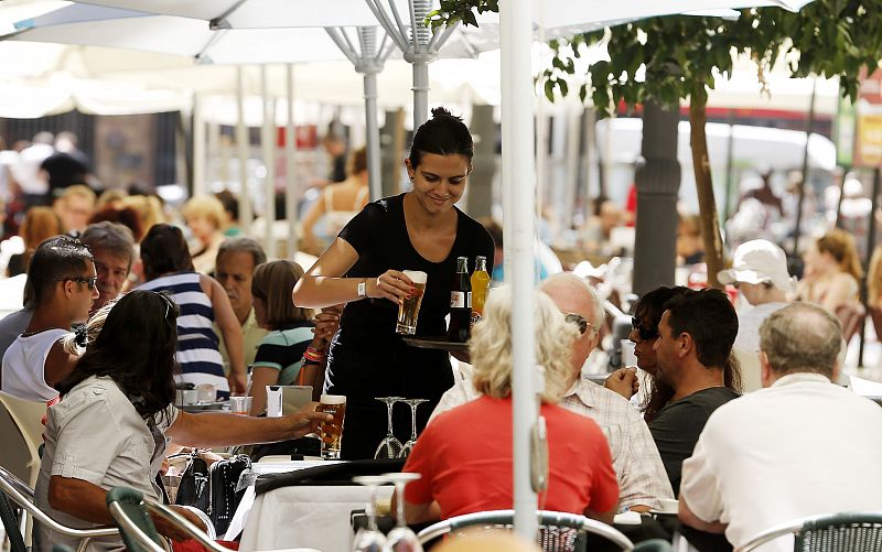 Temporales, jóvenes y extranjeros se mueven más en el trabajo que fijos, veteranos y españoles