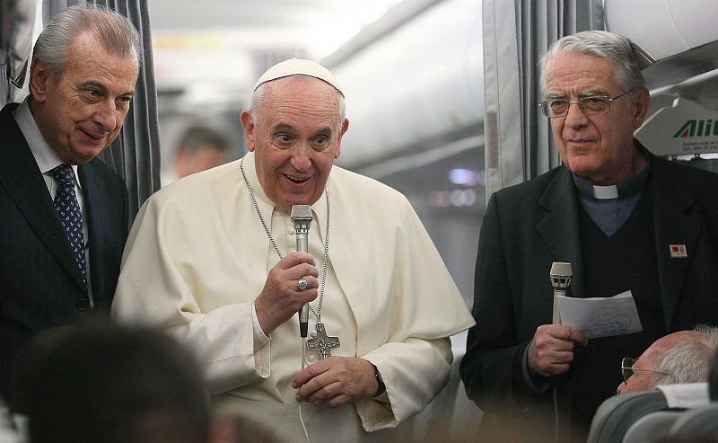 El papa llama a los líderes musulmanes a que "digan que condenan" los actos de terrorismo