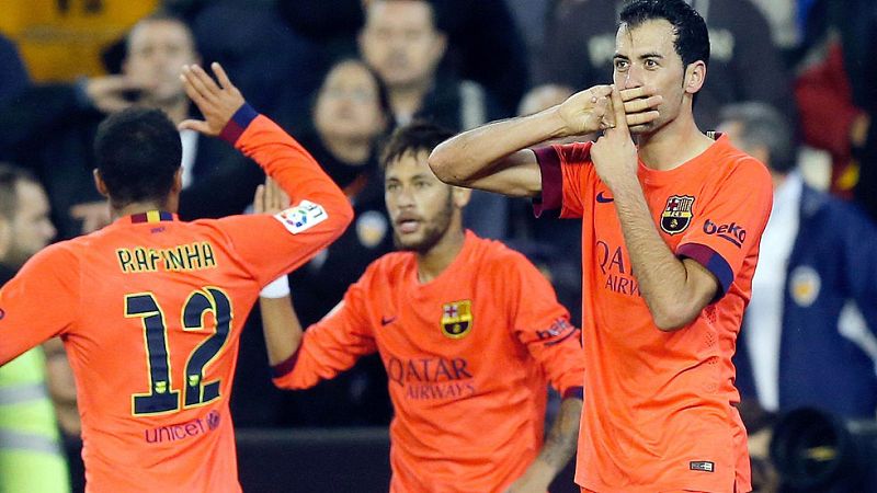 Busquets doblega a un gran Valencia en la última jugada del partido