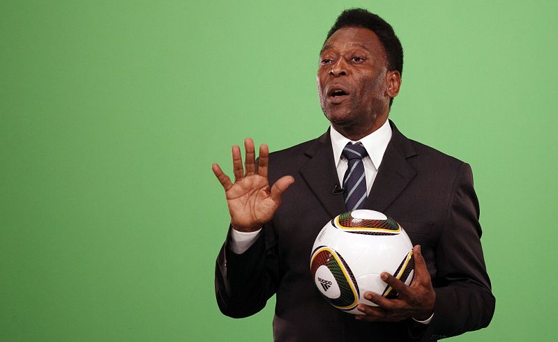 Pelé "evoluciona bien" en cuidados intensivos