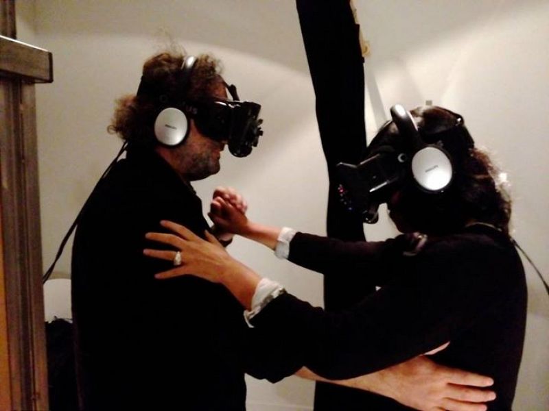Cómo ser otra persona con unas gafas Oculus Rift, un brazo robótico y cámaras de vídeo