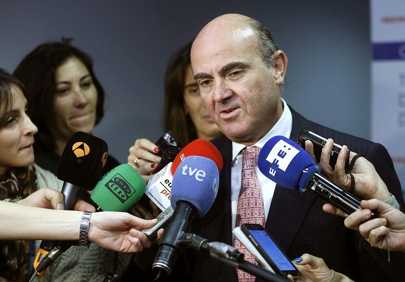 Guindos mejora las previsiones de empleo y dice que se crearán 800.000 puestos entre 2014 y 2015