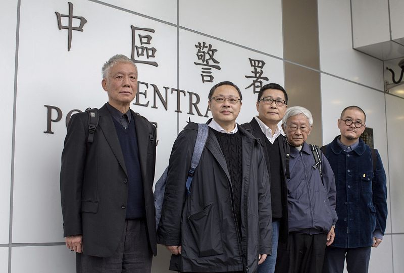Los líderes de las protestas en Hong Kong salen en libertad sin cargos