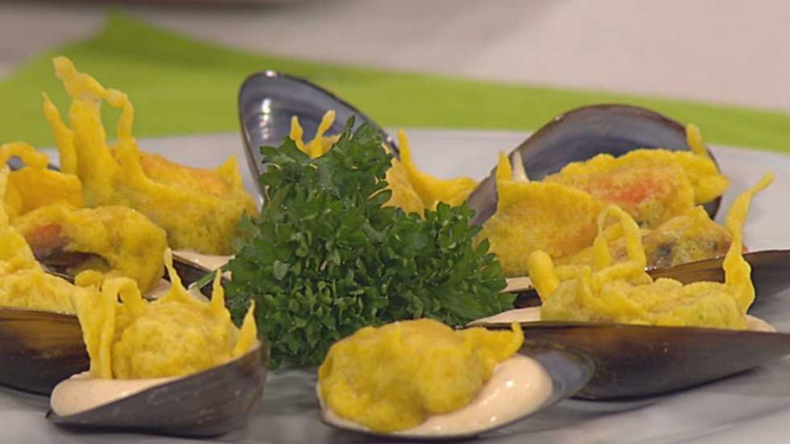 Cocina con Sergio - Tempura de mejillones con espuma de tomate - Ver ahora