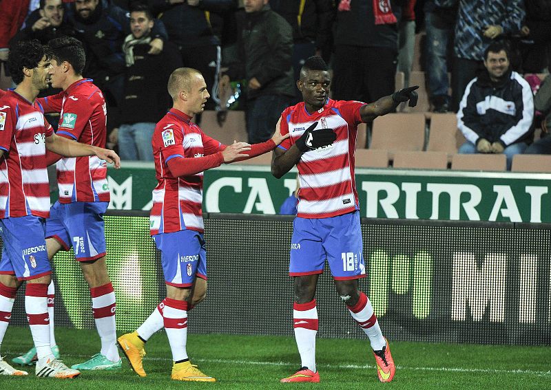 Un gol de Jhon Córdoba pone en ventaja al Granada frente al Córdoba