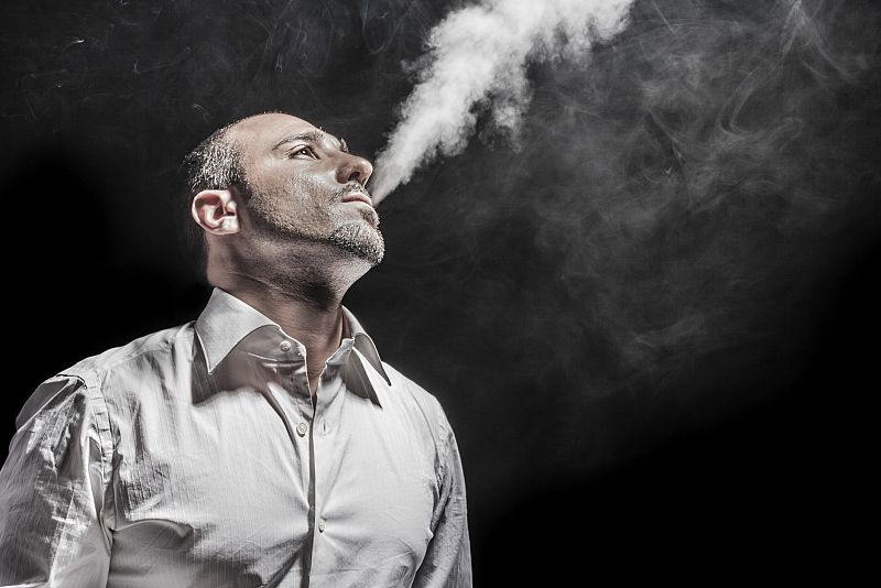 Descubren por qué los hombres que fuman son más vulnerables al cáncer
