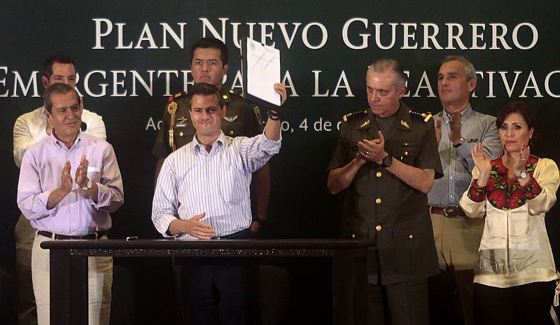 Los padres de los desaparecidos en México piden a Peña Nieto nuevas líneas de investigación