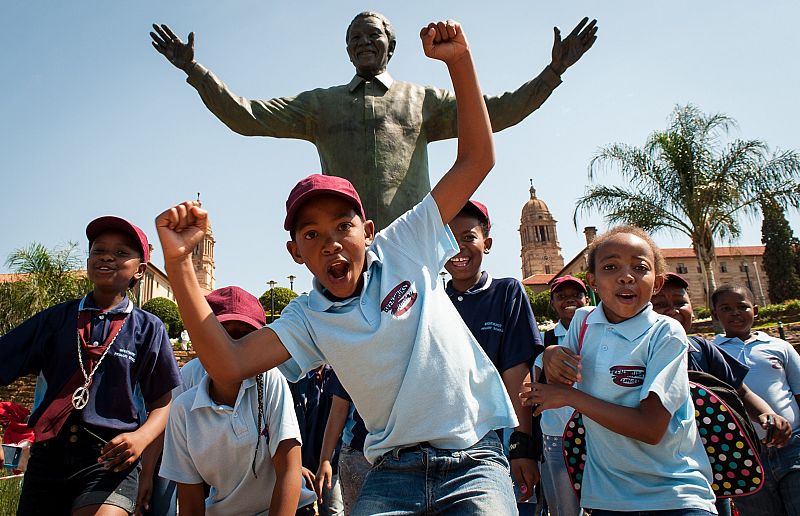 Cientos de actos en Sudáfrica recuerdan a Mandela en el primer aniversario de su muerte