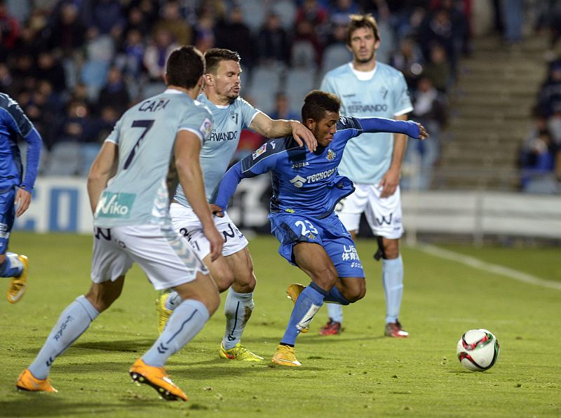 El Getafe pone pie y medio en octavos ante un Eibar de circunstancias