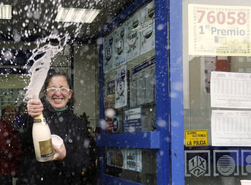 En qué gastar el premio Gordo de 2014: un piso, dos coches y un "teléfono inteligente"