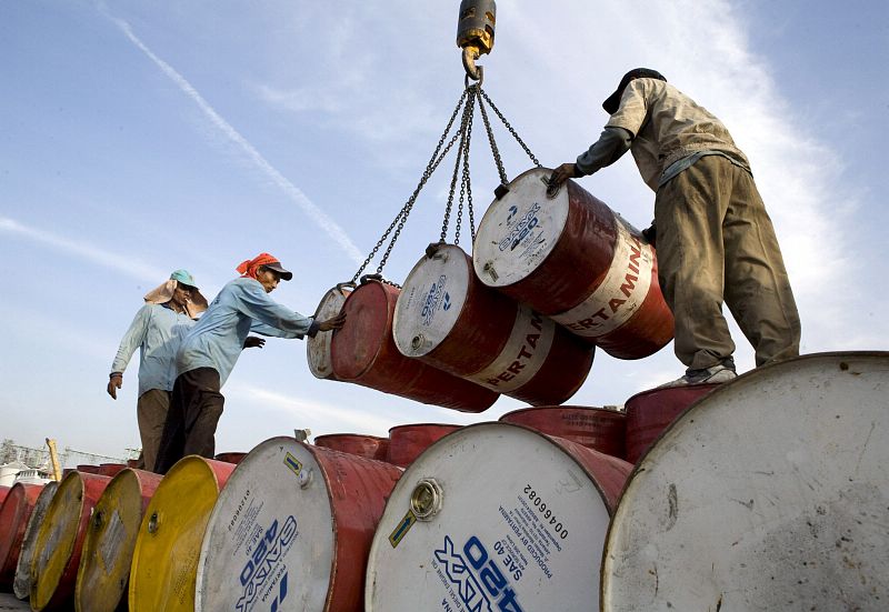 El barril de petróleo Texas cae por debajo de 60 dólares por primera vez en cinco años