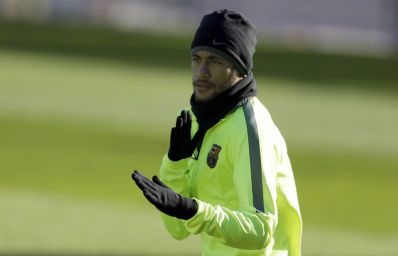 Neymar se retira del entrenamiento y es baja para Getafe