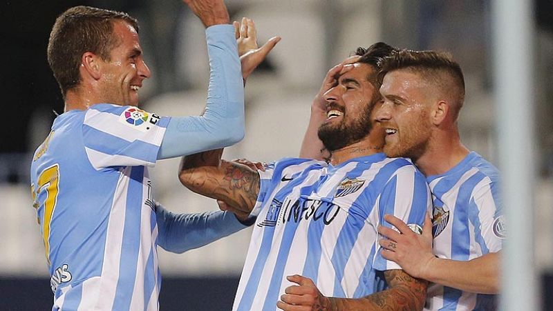 El Málaga sufre, sueña y gana a un Celta romo