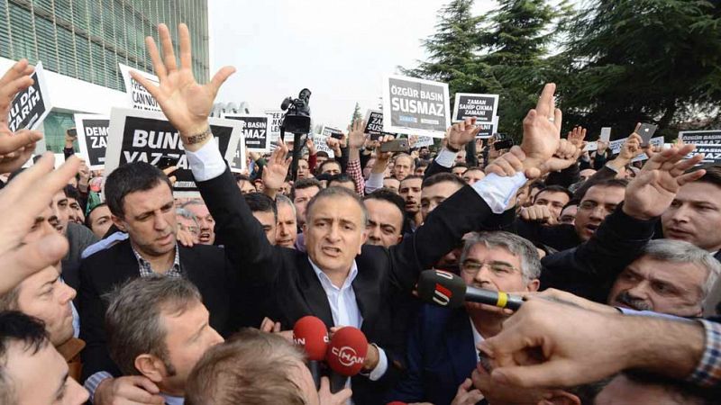 Varios periodistas y policías detenidos en Turquía en una operación contra el islamista Gülen