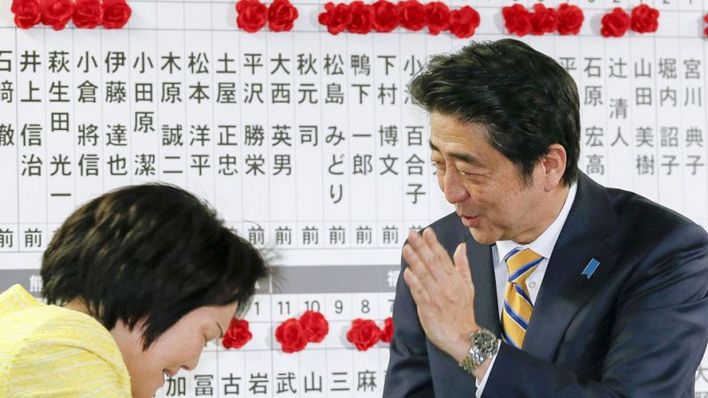 El partido del primer ministro Abe gana las elecciones en Japón con amplia mayoría