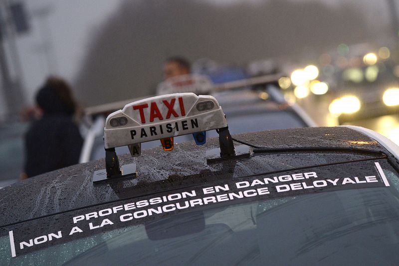 Francia prohibirá el servicio de transporte de la aplicación Uber desde enero
