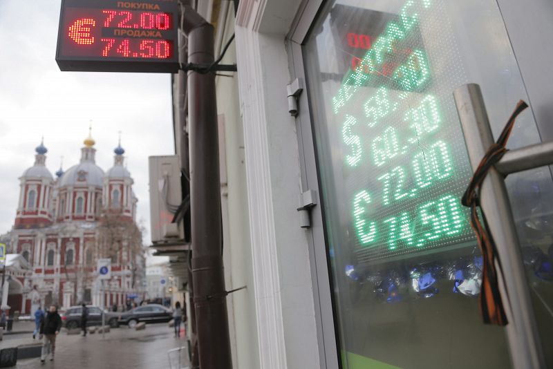 El Banco de Rusia sube los tipos al 17% para "limitar" la "considerable" depreciación del rublo