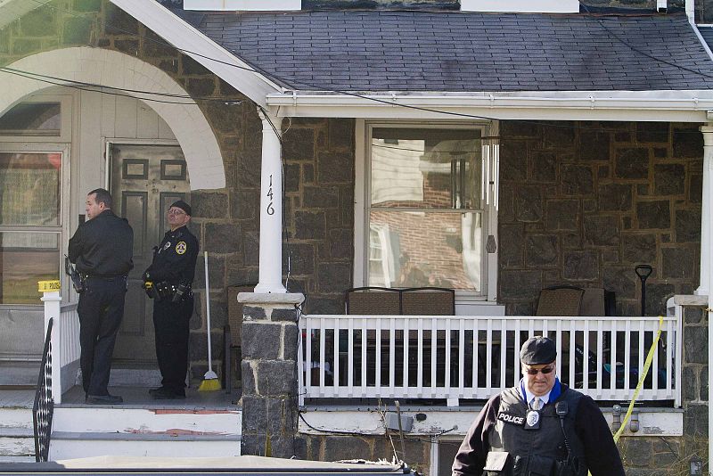 La policía de EE.UU. busca al sospechoso de la muerte de al menos cinco personas en Filadelfia