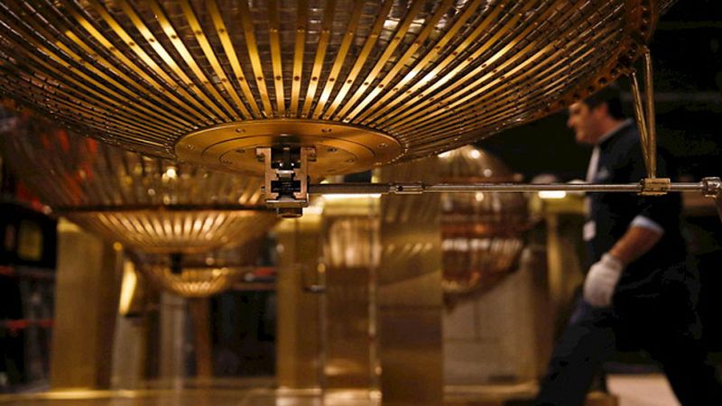Los bombos del sorteo de la lotería de Navidad ya están en el Teatro Real de Madrid