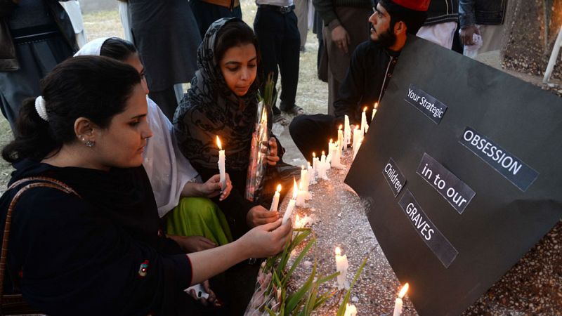 Pakistán entierra a los muertos del peor atentado de su historia entre escenas de dolor y duelo