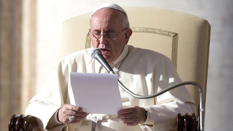 El papa, clave en el restablecimiento de lazos entre EE.UU. y Cuba, "se complace vivamente"