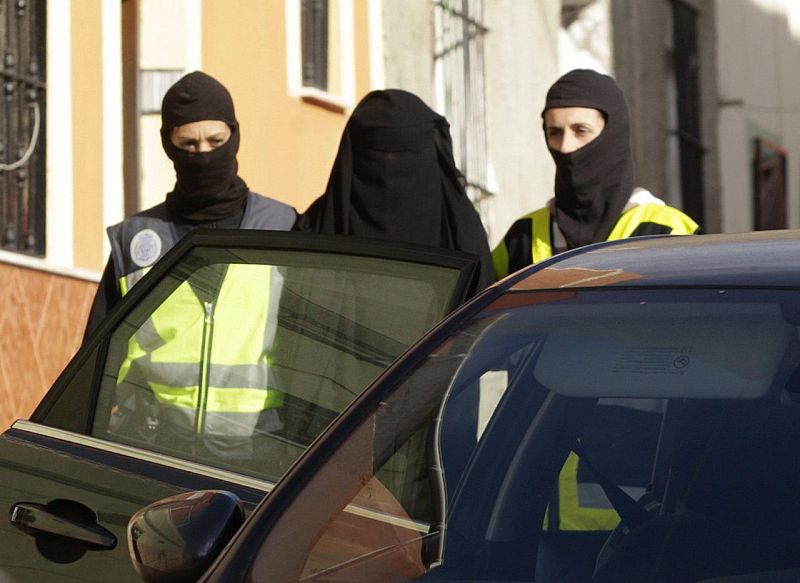 Prisión para cuatro de los detenidos de una red que reclutaba mujeres para el Estado Islámico