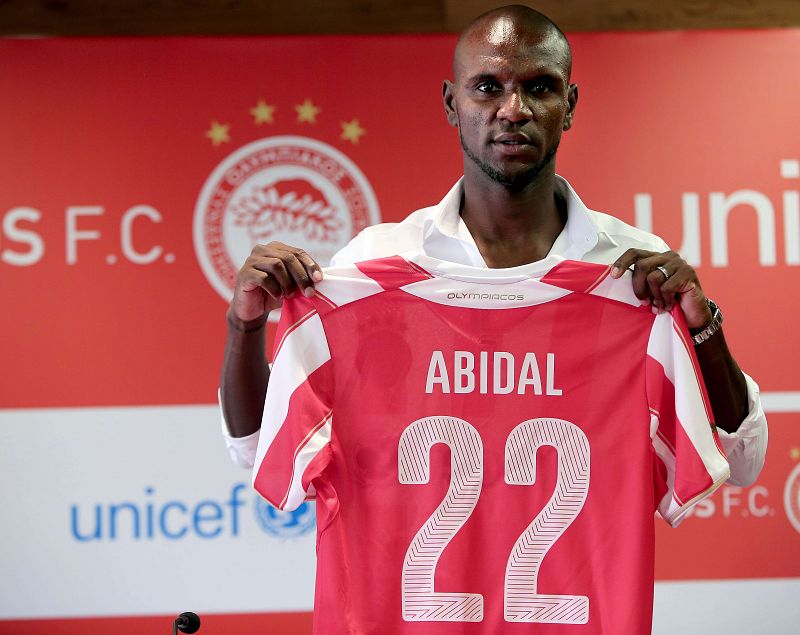 Abidal anuncia su retirada del fútbol por motivos personales