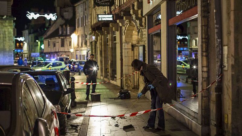 La Fiscalía francesa advierte riesgo de radicalización tras dos ataques al grito de "Alá es grande"