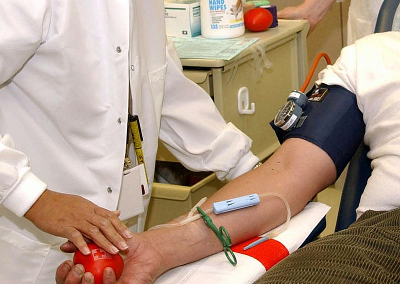 EE.UU. levanta la prohibición que impide a los homosexuales donar sangre