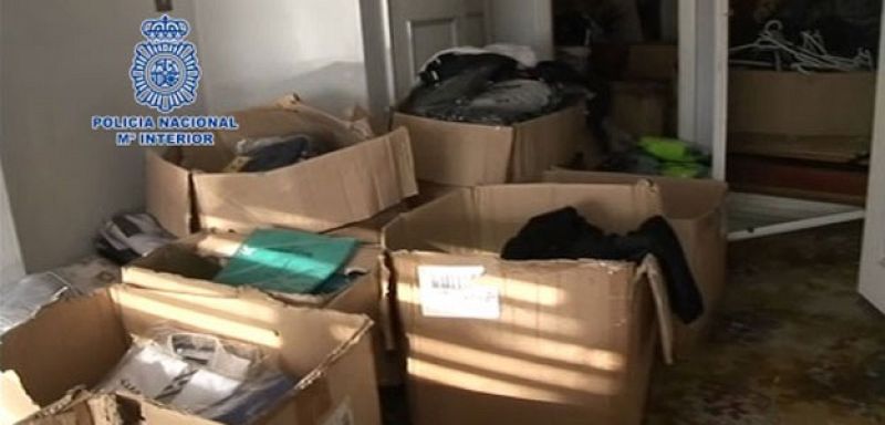 La Policía Nacional detiene a siete personas al decomisar 14.400 prendas falsificadas en Girona