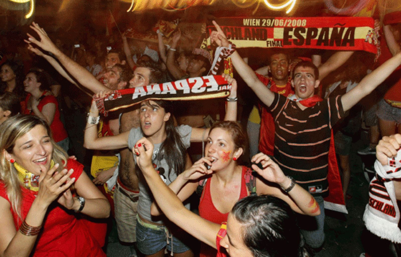 El Rey y Zapatero, exultantes tras la victoria de España