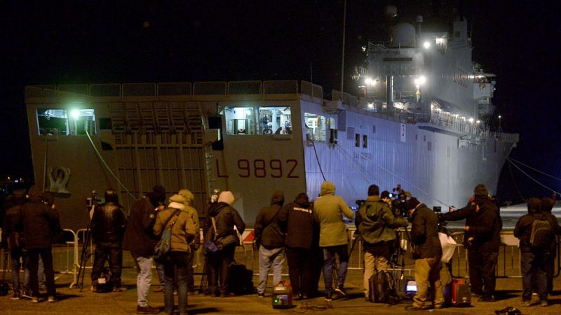Italia continúa la búsqueda de desaparecidos tras el incendio de un ferry en el Adriático