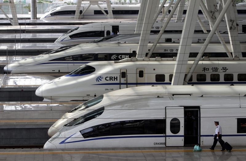 Las dos mayores ferroviarias chinas se fusionan para aumentar su fuerza en el exterior