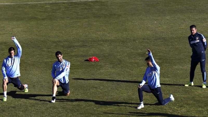 Más de 300 aficionados en el primer entrenamiento de Fernando Torres con el grupo