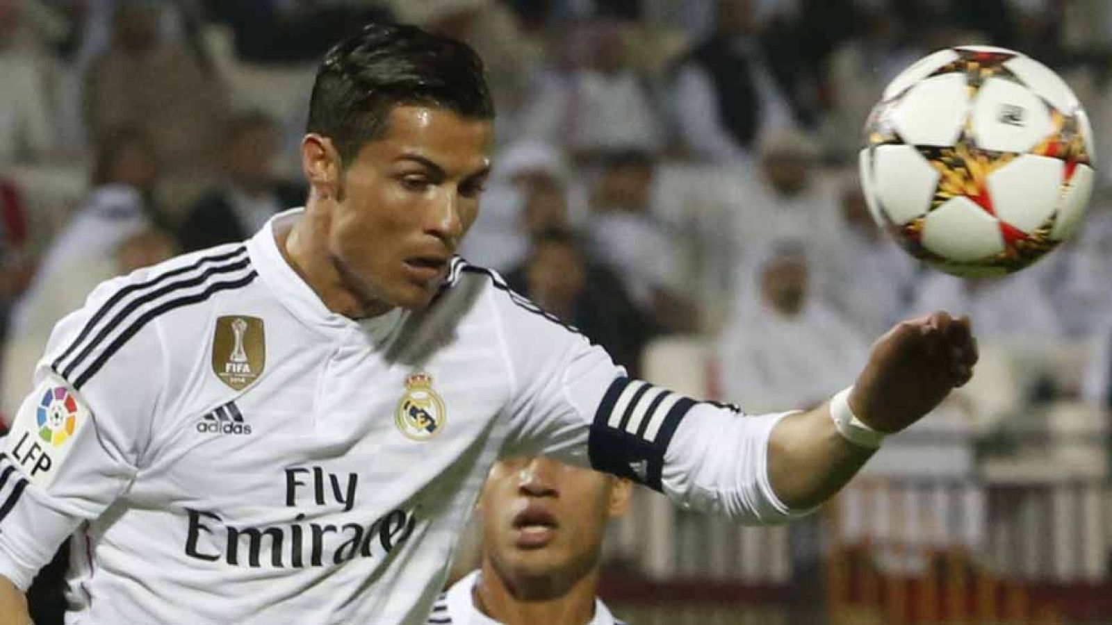 El Valencia recibe en Mestalla, estadio señalado por el madridismo como uno de los más duros que visitar en la temporada, a un Real Madrid que llega eufórico tras la consecución del título de campeón del mundo y con la intención de prolongar los 22 e