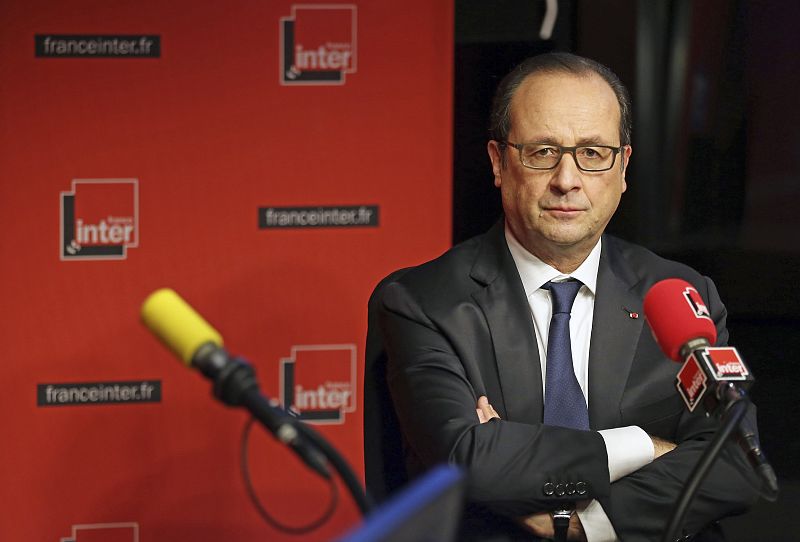 Hollande: la decisión de permanecer o no en el euro "corresponde solo a Grecia"