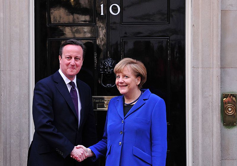 La cumbre del G7 y la reforma de la UE centran la reunión entre Cameron y Merkel en Londres